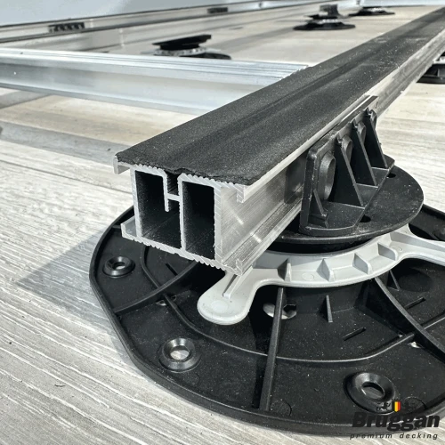 Taśma do legarów na legarze aluminiowym